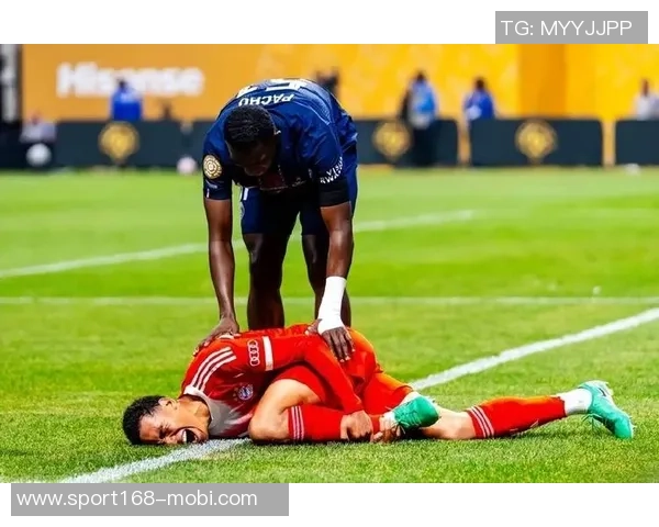 穆西亚拉提前结束假期重返拜仁训练基地全力备战新赛季