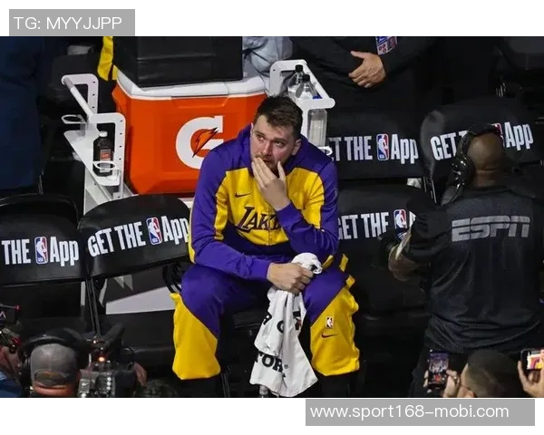 东契奇与格莱姆斯赛后互动频繁哈里森交易引发关注 东契奇与格莱姆斯赛后互动频繁哈里森交易引发关注