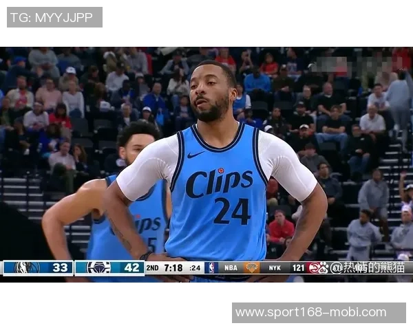 鲍威尔上半场表现稳定6投3中三分球命中率高达66贡献11分2篮板3助攻