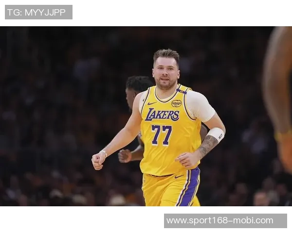 东契奇与格莱姆斯赛后互动频繁哈里森交易引发关注 东契奇与格莱姆斯赛后互动频繁哈里森交易引发关注